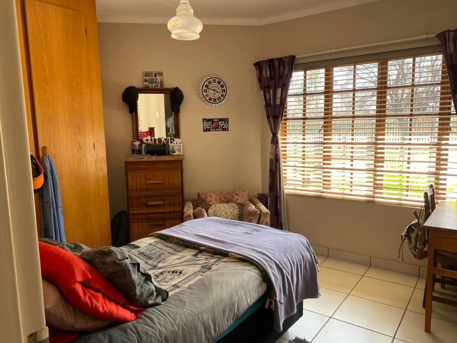 6 Bedroom Property for Sale in Mooivallei Park North West